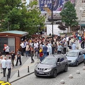 Trabzonsporlu taraftarlar biletlere h&uuml;cum etti