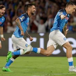 Napoli, Liverpool'u gole boğdu