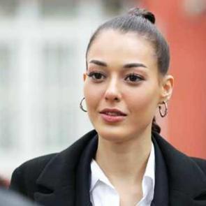 Kusursuz Kiracı 'Mona' Dilan &Ccedil;i&ccedil;ek Deniz kimdir? Dilan &Ccedil;i&ccedil;ek Deniz nereli?