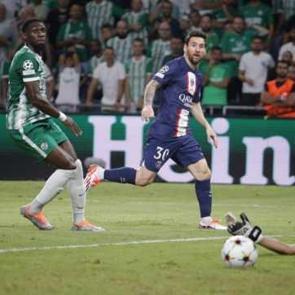 Messi yeni rekorunu kırdı! PSG 3 golle kazandı