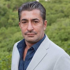 O Kız 'Kadir' Erkan Petekkaya kimdir ve ka&ccedil; yaşındadır? Aslen nereli? Erkan Petekkaya dizileri...