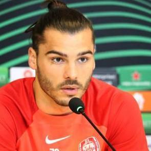 Karlo Muhar: Buraya tur atlamaya geldik