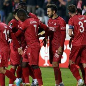 Sivasspor, Cluj karşısında şov yaptı! Gruptan &ccedil;ıkmayı garantiledi!