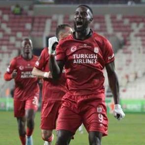 UEFA Konferans Ligi'nde haftanın futbolcusu Mustapha Yatabare