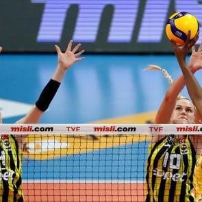 Vakıfbank, derbide Fenerbah&ccedil;e'ye şans tanımadı