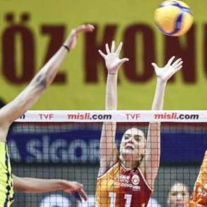 Fenerbah&ccedil;e Opet, derbide Galatasaray'a şans tanımadı