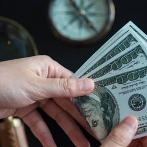 Dolar sakin, euro yükseliyor