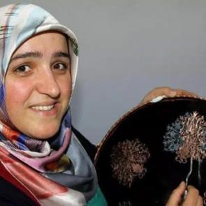 Erzincan&rsquo;ın tek kadın bakır ustası oldu