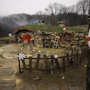 Bosna Hersek’in Hobbitler köyünde izole tatil