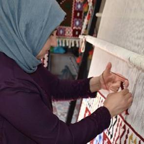 Şırnaklı kadınlar &uuml;retiyor, 4 &uuml;lkeye satılıyor