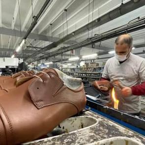 Ayakkabı boyayarak başladı şimdi 40 &uuml;lkeye satış yapıyor