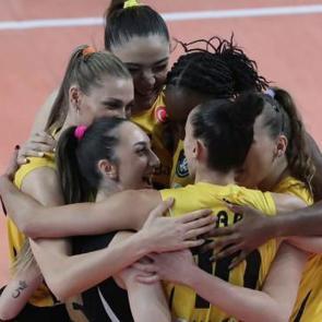 VakıfBank rakibine set vermedi!