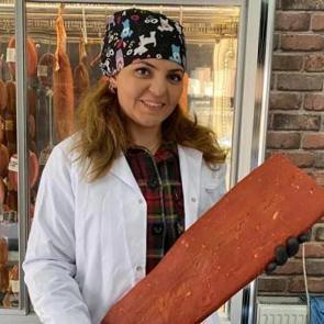 Kasiyer olarak işe başlamıştı, şimdi patron