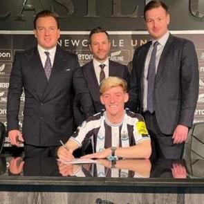 Newcastle United'tan rekor imza!