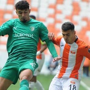 Adanaspor - Bodrumspor maçında tepki çeken karar! Uçan tekmeye sarı kart çıktı...