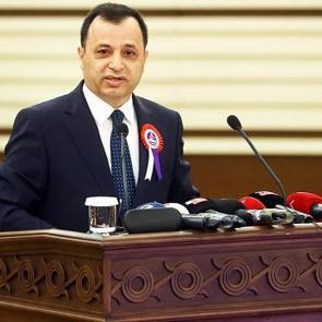 Z&uuml;ht&uuml; Arslan kimdir, ka&ccedil; yaşında, nereli? Yeniden se&ccedil;ilen AYM Başkanı Prof. Dr. Z&uuml;ht&uuml; Arslan'ın biyografisi