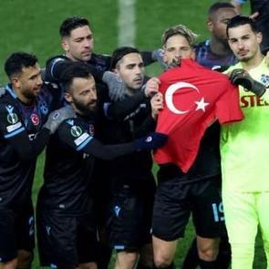 T&uuml;rkiye Akyazı'da kenetlendi! Trabzonspor tur kapısını araladı