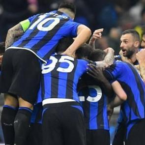10 kişi kalan Porto'yu yıkan Inter tur kapısını araladı