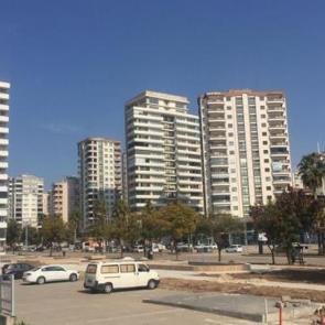 Depremde hasar g&ouml;rmeyen dairelerin fiyatı y&uuml;zde 50 arttı! Kentte inşaatlar durduruldu