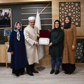 M&uuml;sl&uuml;manlıkla şereflenen Vanessa'nın ismi Zeynep oldu