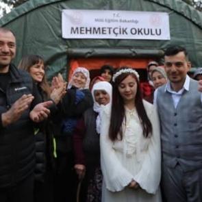 &Ccedil;adır kentte ilk nikah! 