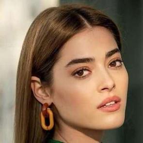 Simay Barlas kimdir? Simay Barlas ka&ccedil; yaşında? Biyografisi... 