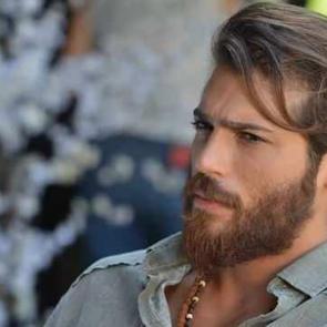 Can Yaman'dan Avrupa'da yardım seferberliği! Alkış topladı 