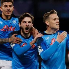 Napoli tarihinde ilk kez Devler Ligi'nde &ccedil;eyrek finalde!