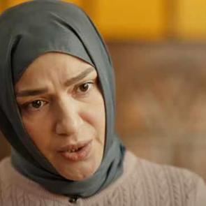 &Ouml;mer dizisi '&Ccedil;i&ccedil;ek Hanım' Melike G&uuml;ner kimdir? Melike G&uuml;ner oynadığı diziler