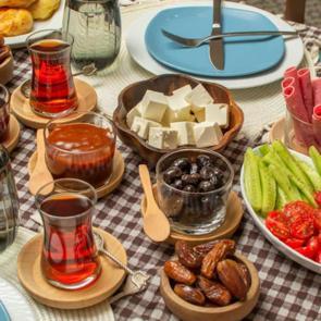 Sahurda &ccedil;ay i&ccedil;menin zararları neler? Sahurda &ccedil;ay i&ccedil;mek harareti alır mı?