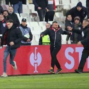 Sivas'ta Fiorentinalı futbolcunun burnunu kıran taraftar hakkında karar verildi