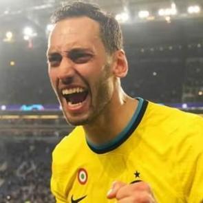 TFF&rsquo;den Hakan &Ccedil;alhanoğlu&rsquo;na tebrik