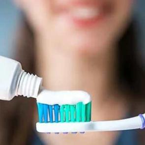 Diş fırçalamak orucu bozar mı? Ağızda kalan diş macunu orucu bozar mı?