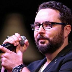 Mustafa Cihat kimdir ve ka&ccedil; yaşındadır? Mustafa Cihat evli mi? Biyografisi