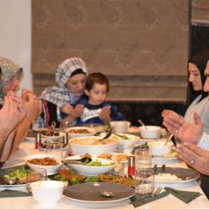 Sahurda dua etmek gerekir mi? Peygamber Efendimizin sahurda okuduğu dualar ve Türkçe meali