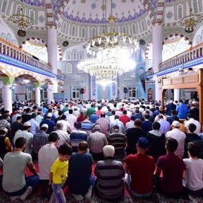 Teravih namazı evde kılınır mı, kaç rekat? Teravih namazı nasıl kılınır?