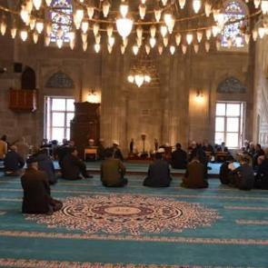 Tarihi camilerde mukabele geleneği yaşatılıyor