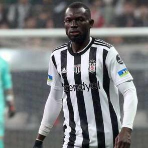 Beşiktaş resmen duyurdu: Ma&ccedil;a saatler kala kadrodan &ccedil;ıkartıldı