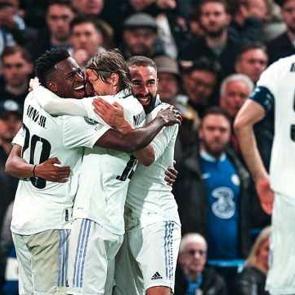 Real Madrid Chelsea'yi devirip yarı finale y&uuml;kseldi!