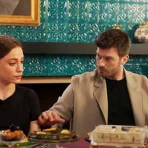 Kıvan&ccedil; Tatlıtuğ ve Serenay Sarıkaya'nın aylık kazan&ccedil;ları dudak u&ccedil;uklattı! Maaş değil servet...