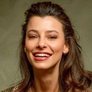 M&uuml;jde Uzman kimdir ve ka&ccedil; yaşındadır? M&uuml;jde Uzman dizileri