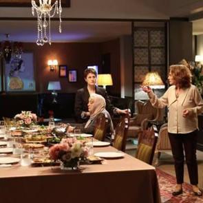 Aile dizisinin setinde akıl almaz kaza! Nejat İşler ve Canan Erg&uuml;dar yaralı