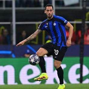 Inter'de Hakan &Ccedil;alhanoğlu, sakatlığı nedeniyle Sociedad ma&ccedil;ında yok