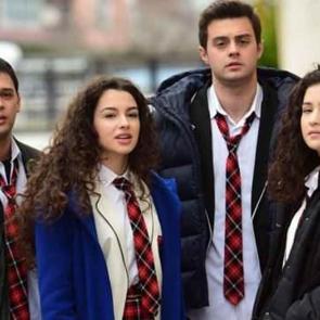 Kardeşlerim dizisinin yıldızı m&uuml;jdeyi verdi! Tarih yaklaşıyor