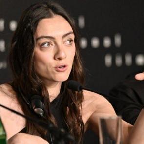 Merve Dizdar a&ccedil;tı ağzını yumdu g&ouml;z&uuml;n&uuml;: Beni b&ouml;yle kabul edeceksiniz!