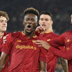 Roma, koleksiyoner Mourinho ile kupayı istiyor!