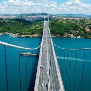 Finalistlerin bayrakları İstanbul Boğazı'nda dalgalanıyor