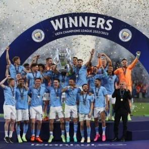 İlk T&uuml;rk futbolcu olarak tarihe ge&ccedil;ti! Şampiyonlar Ligi kupası İlkay'ın ellerinde y&uuml;kseldi