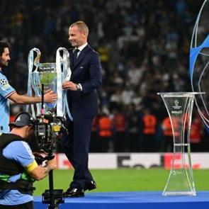 İlkay G&uuml;ndoğan: "&Uuml;lkemizde bu kupayı kaldırmak &ccedil;ok b&uuml;y&uuml;k bir gurur"