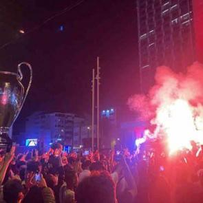 Manchester City'nin şampiyonluğu Taksim'de kutlandı